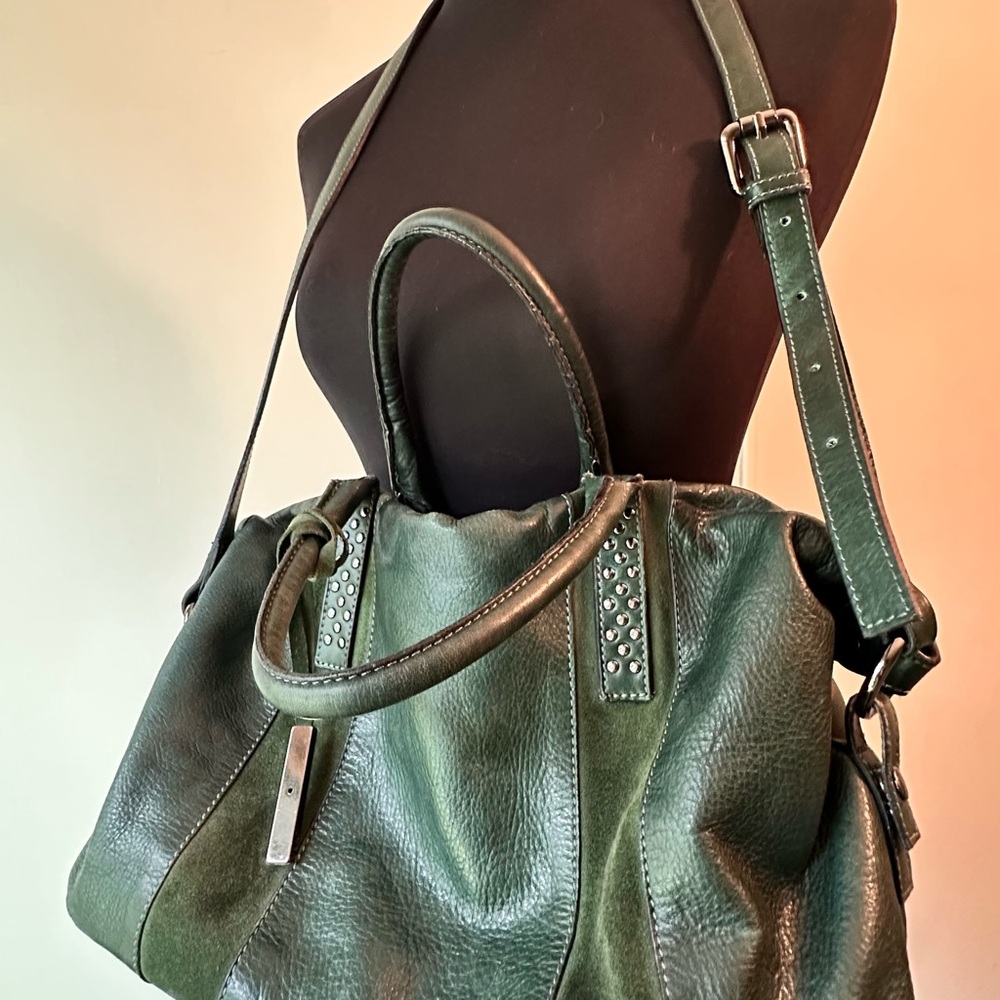 Luxurious Green Leather Shoulder Bag with Adjustable Strap